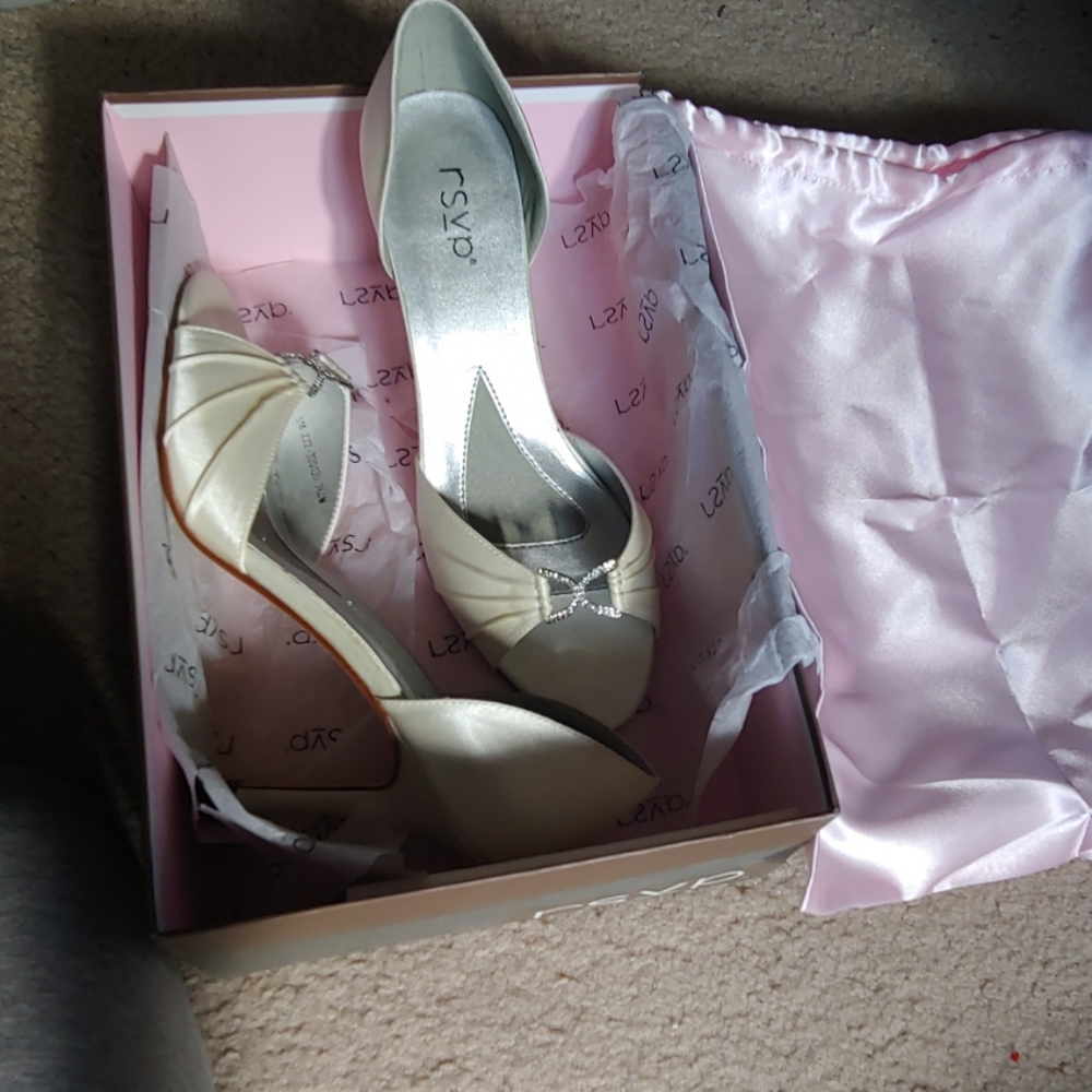 NWOB RSVP satin heels